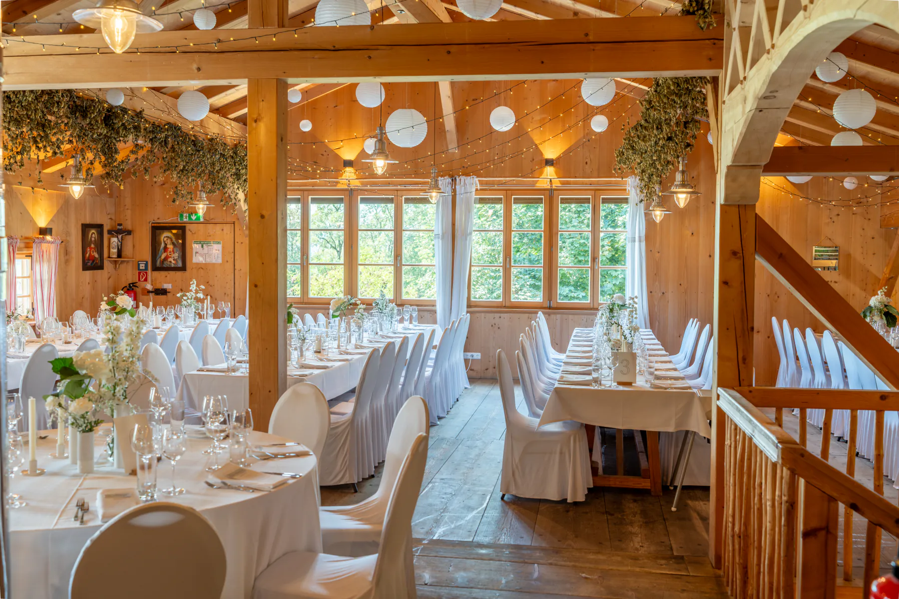Hochzeitstafel im Festsaal des Pitzlloch